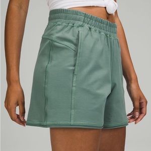 Lululemon LA Side Panel High-Rise Short in Tidewater Teal